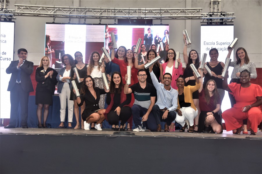 Setúbal - Recém-diplomados celebram à distância Politécnico promove Festa de Graduação em formato virtual