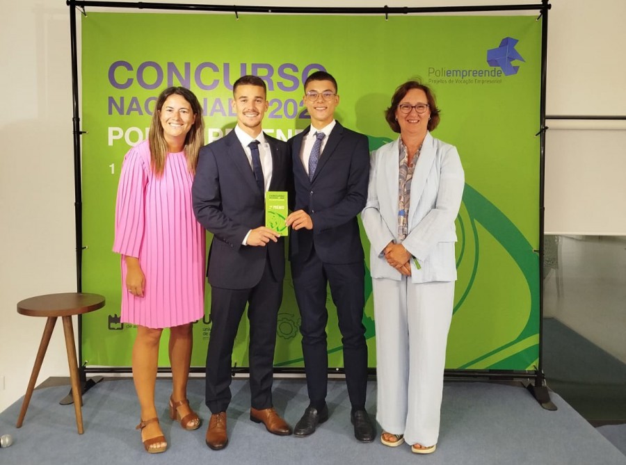 Irmãos Francisco e Tomás Cerveira são os autores do projeto Politécnico de Setúbal conquista 2.º lugar no 21.º Poliempreende . Solução prevenção e combate a incêndios
