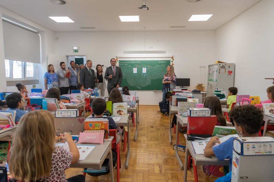 Ministro da Educação inaugura Escola Básica do Samouco Estar comprometido com a educação significa fazer obra