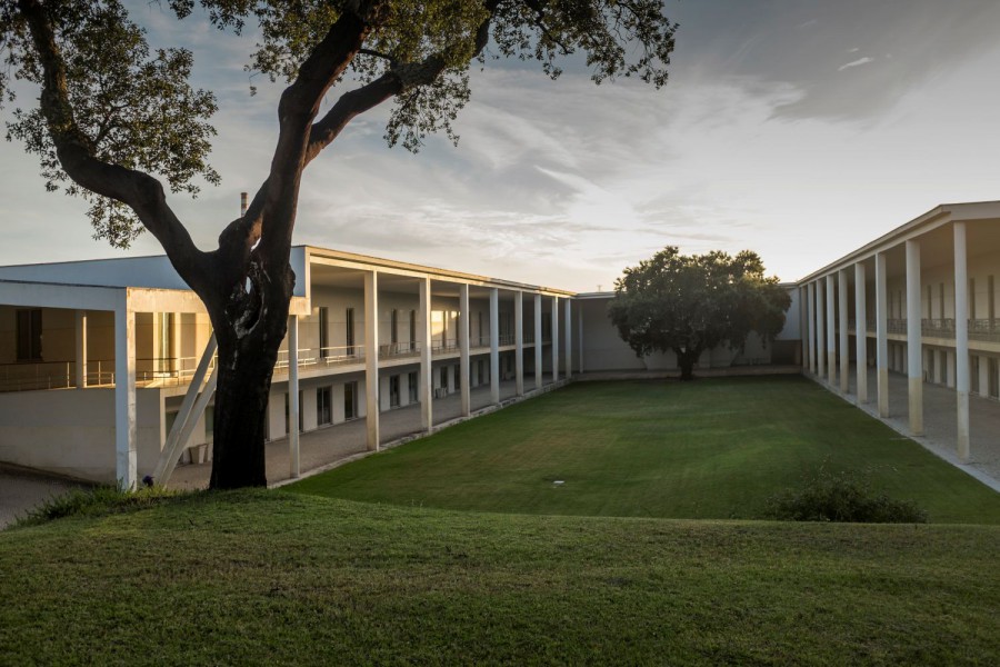 Setúbal - Edifício da Escola Superior de Educação do IPS Obra do arquiteto Siza Vieira concorre na categoria Século XXI . Novas 7 Maravilhas de Portugal