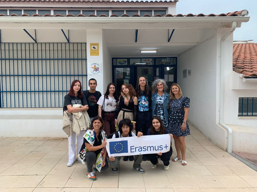 BARREIRO - Escola Secundária de Casquilhos Projeto Erasmus+ “Reporters of cultural heritage without borders” . Quebrar fronteiras, ser igual na diversidade
