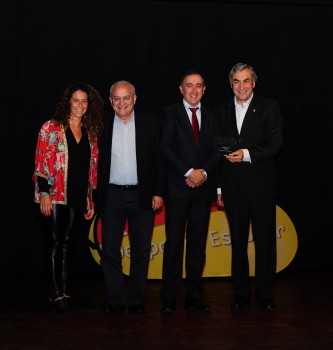 Almada - Apoio ao Desporto Escolar no ano letivo 2014/2015 Câmara Municipal distinguida como «Parceiro do Ano»