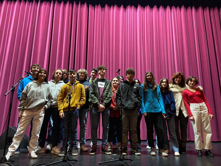 Alunos de várias escolas do concelho do Barreiro Escreveram e gravaram sobre o tema «Paz» com rapper João Nina