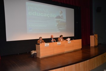 Santiago do Cacém junta mais de uma centena a «Pensar a Educação» Amplo e proveitoso debate em torno de um tema «quente»