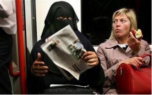 Na Escola Secundária da Amora - Seixal Debate «A integração e convivência com o Islamismo na Europa»