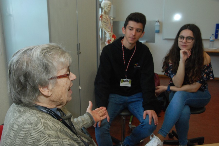 Setúbal - Estudantes do IPS desenvolvem projeto de apoio a idosos em isolamento social «Um dedo de conversa» para combater a solidão dos mais velhos