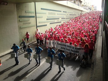 Barreiro - Milhares na Marcha Solidária da AMPM Registam-se anualmente 1.500 mortes de cancro de mama