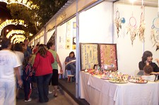 Artesanato nas Festas do Barreiro Artesãos consideram que a mostra está melhor em termos de localização