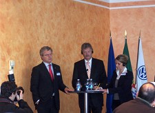 Autoeuropa garante postos de trabalho até 2010 “Estamos confiantes de que a Autoeuropa será a fábrica mais atraente no mundo Volkswagen”