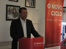António José Seguro, candidato à liderança do Partido Socialista, no Barreiro É preciso atrair as pessoas para a política com mais ética