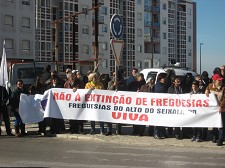 BARREIRO - Concentração contra a extinção da freguesia do Alto do Seixalinho As oito freguesia do concelho do Barreiro são para manter
