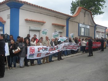 Maria Luís Albuquerque recebida com protestos no Barreiro Interrompida na intervenção de abertura do Forum Baía do Tejo