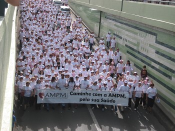 No Barreiro foram muito mais de mil na «Marcha Solidária» caminhando pela Saúde