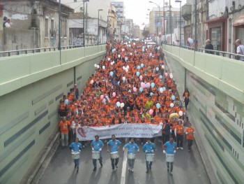 Melhores serviços de saúde no concelho do Barreiro Marcha Solidária coloriu de «laranja» as ruas da cidade