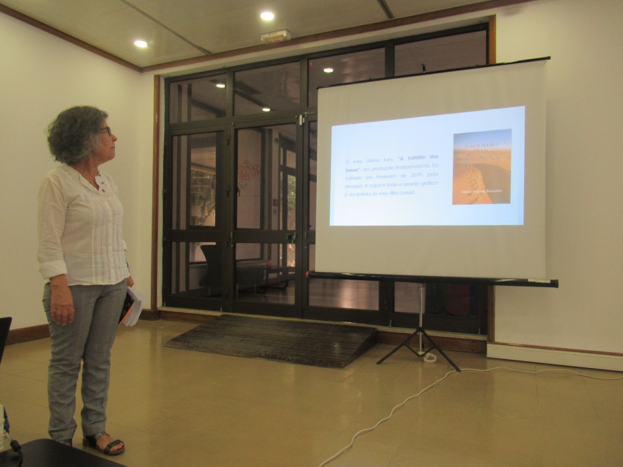 Barreiro - Encontros «O autor e os livros» «O que a gente escreve tem muito a ver com os períodos de vida que estamos a viver»