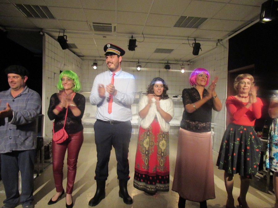 Barreiro - Projéctor no «Teatro de Bolso» da Verderena «Estrelas no Céu da Manhã» - onde espreitámos a luz a rasgar o tempo