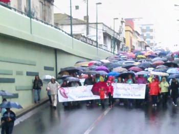 Balões azuis e cor-de-rosa encheram o céu do Barreiro Um tempo para recordar que «Existe Amanhã!”