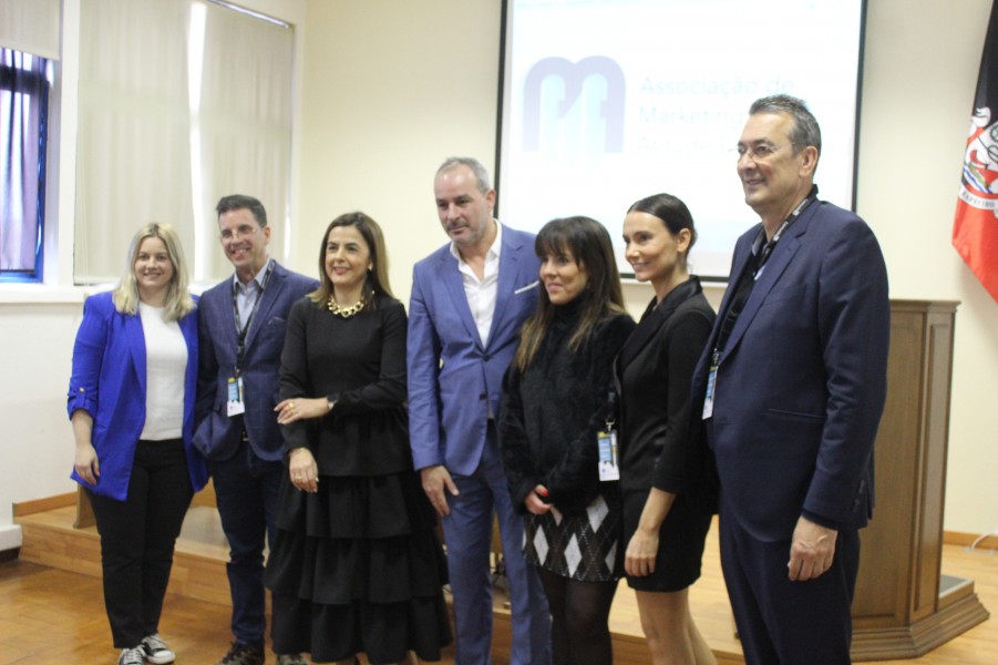 Barreiro recebeu evento AMA Fora da Caixa “Ser empreendedor é ter a capacidade de reagir após levar um murro no estômago”