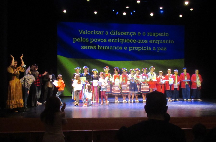 BARREIRO - «Uma viagem à volta do mundo através da música» Homenagear a multiculturalidade e viver a solidariedade.