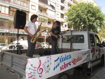 «Música sobre rodas» no Barreiro assinala Dia Mundial da Música «É preciso criatividade, quando não há recursos é preciso criatividade»