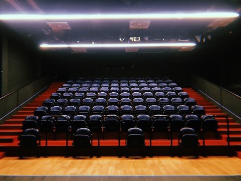 Almada / Teatro Extremo – um projeto para a infância ao serviço da cultura Teatro é das artes mais ecléticas que existe