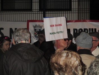 Vigilia junto ao Hospital do Barreiro Utentes afirmam-se contra a perda de valências do Hospital do Barreiro