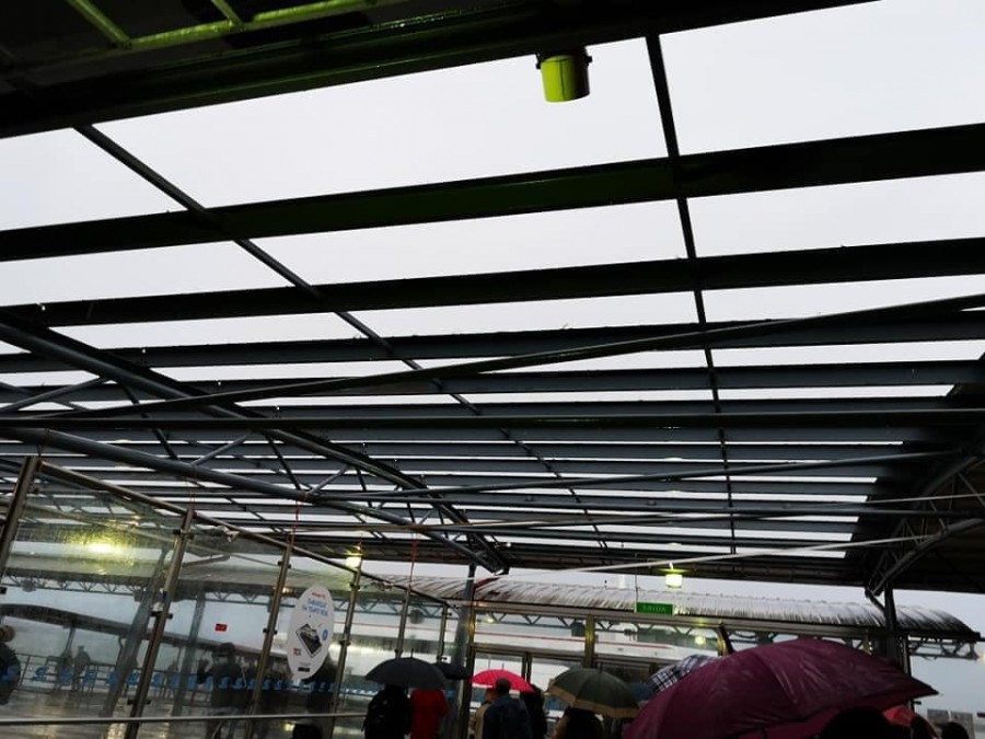 Terminal do Barreiro por reparar há imenso tempo Utentes à chuva