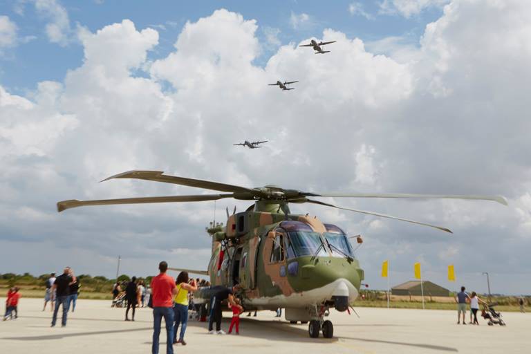 Da Base Aérea N.º 6 no Montijo. Militares do Exército partem esta segunda-feira para o Afeganistão