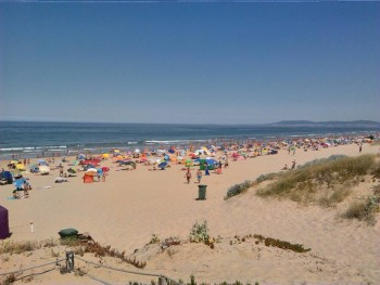 No concelho de Almada - Costa da Caparica Homem morre na praia do Americano