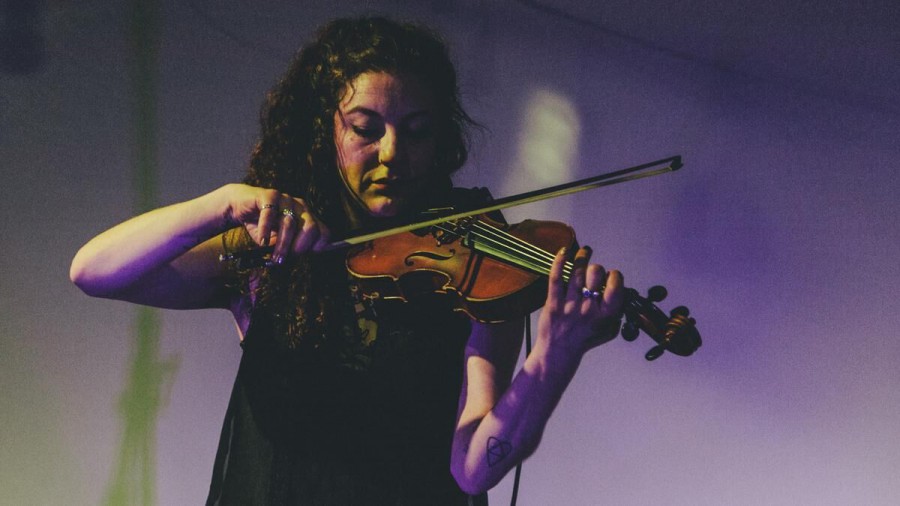 Estreia nacional a solo acontece no Barreiro Jessica Moss violinista canadiana na Biblioteca Municipal