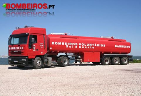 Bombeiros Sul e Sueste - Barreiro Vão combater fogos em Pedrógão Grande . Apelo com oferta de produtos - águas, leite e fruta