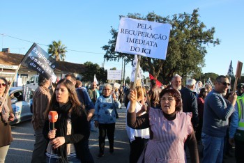 Centenas de veículos participaram na Marcha lenta no IC1 entre Alcácer do Sal-Grândola Exigida a intervenção do primeiro-ministro para desbloquear as obras