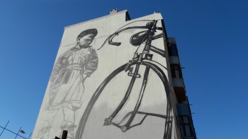 Barreiro - Intervenção do artista barreirense Ricardo «Tota» Art In Town ganha forma na Rua Stara Zagora