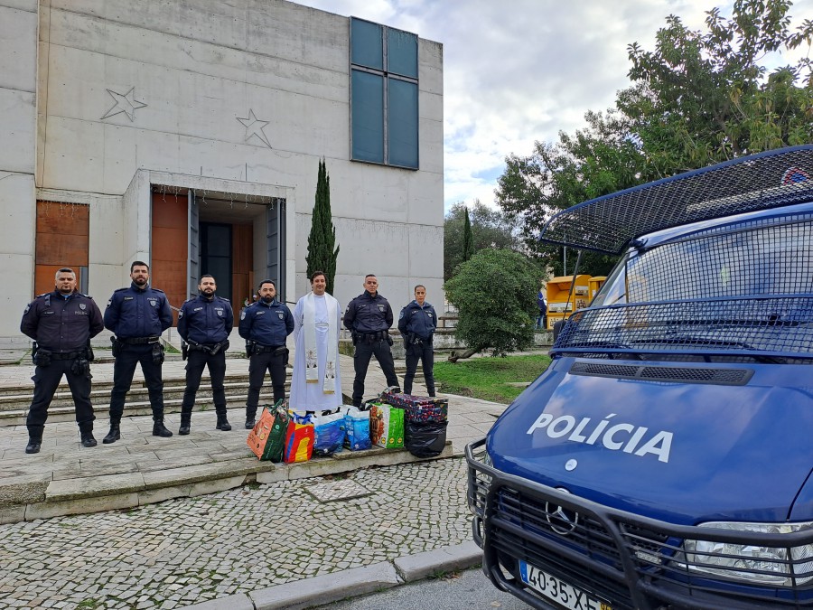 BARREIRO - Paróquia do Lavradio e Polícia de Segurança Pública Juntos organizam cabazes alimentares e brinquedos para famílias carenciadas