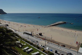 Detetado corpo de homem ao largo da praia do Ouro em Sesimbra Desconhecem-se causas que poderão ter estado na origem desta ocorrência.