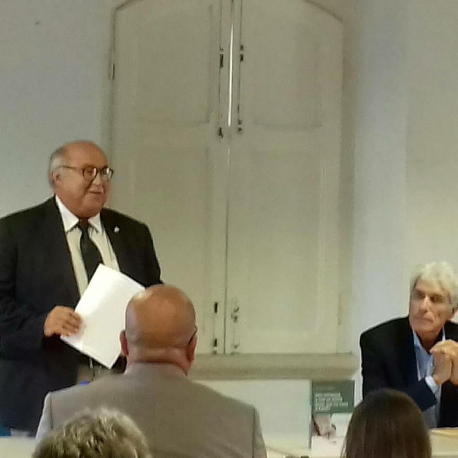 Montijo - Sala cheia na apresentação do 10º livro de Alcídio Torres A crise não foi originada por as pessoas e os Estados viverem acima das suas possibilidades