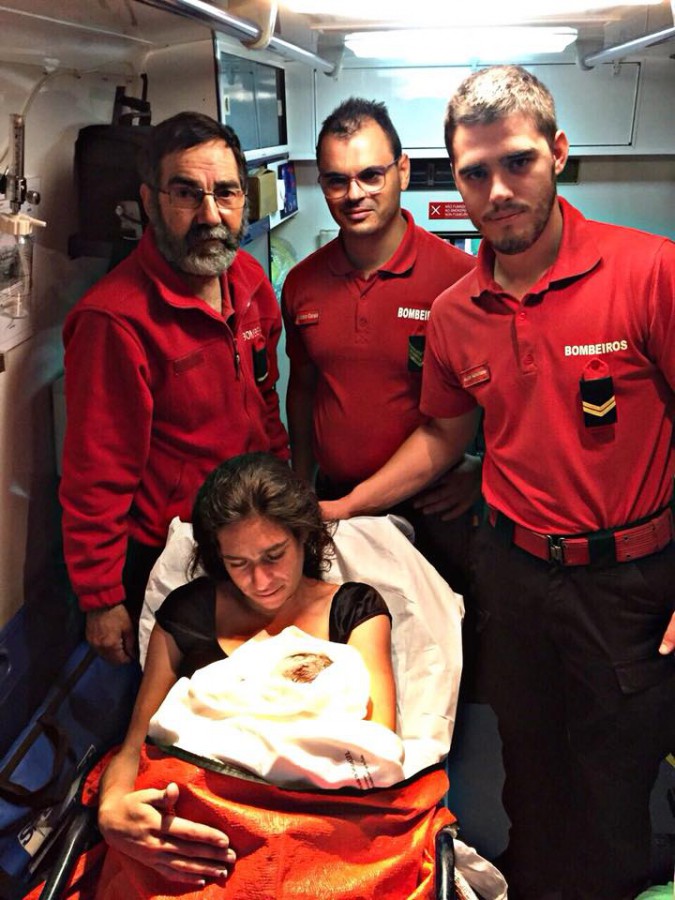 Palmela - Bombeiros de Águas de Moura Carmen nasceu na ambulância ao raiar do sol