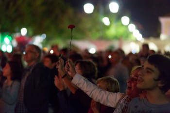 Paulo de Carvalho intérprete da canção-senha «E Depois do Adeus» em Setúbal Chegada da Liberdade festejada noite fora.