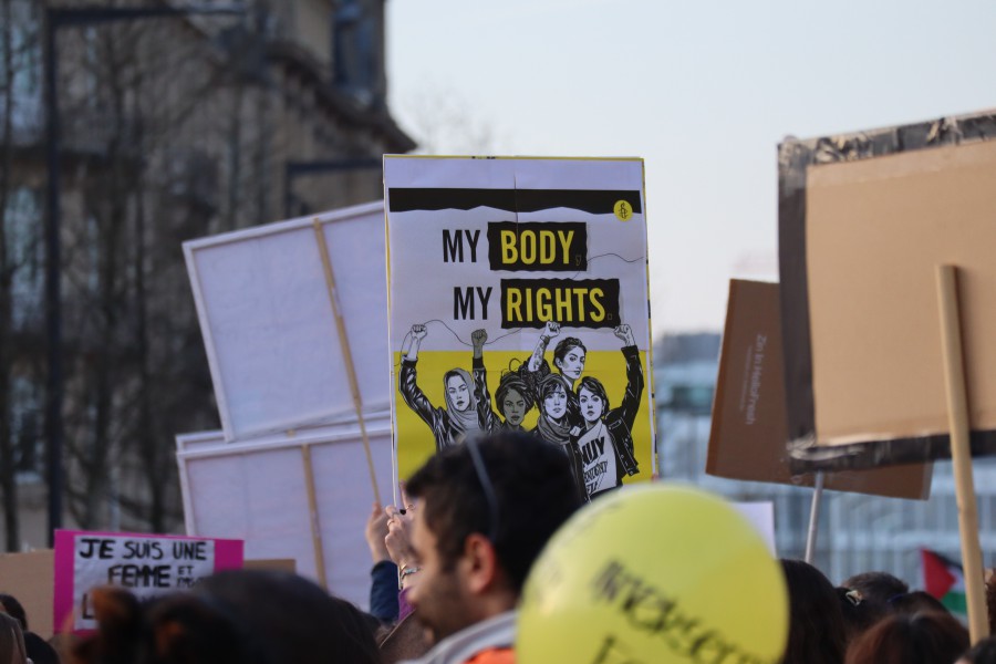 Dois Minutos para os Direitos Humanos - Amnistia Internacional «O aborto é um serviço de saúde essencial e um direito humano».