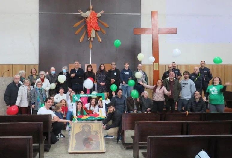 Símbolos das Jornadas Mundiais da Juventude Foram recebidos na Paróquia do Lavradio e na EST Barreiro