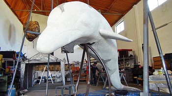 No Parque Urbano de Albarquel em Setúbal Obra artística do «Projeto.02 – Arte em Toda a Parte» . Escultura de golfinho