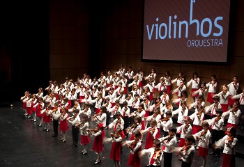 No Fórum Cultural da Baixa da Banheira - Moita Concerto de Ano Novo com Orquestra «Os Violinhos»