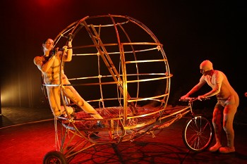 No Fórum Cultural da Baixa da Banheira - Moita Teatro de Animação de Setúbal apresenta «Auto da Barca do Inferno»