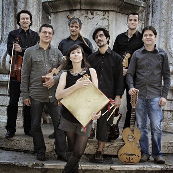 Moita- No Fórum Cultural – Baixa da Banheira Música Tradicional Portuguesa com “Achega-Te” D’O Baú