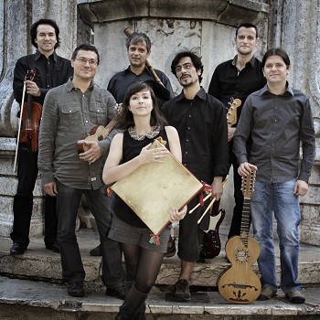 Moita- No Fórum Cultural – Baixa da Banheira Música Tradicional Portuguesa com “Achega-Te” D’O Baú