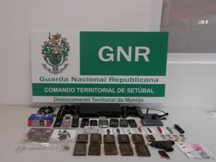 Moita - Quinta da Fonte da Prata em Alhos Vedros APREENSÃO DE 1KG DE HAXIXE E DETENÇÃO POR TRÁFICO DROGA