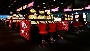 Casino Lisboa distribuiu no 1º trimestre de 2014 mais de 71 milhões de euros em prémios