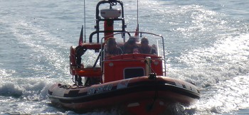 ALMADA RESGATE DE TRÊS TRIPULANTES NA COSTA DA CAPARICA