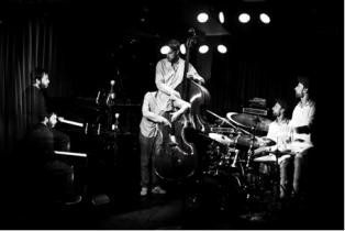 Spyros Manesis Trio comemoram Dia Internacional do Jazz no Seixal