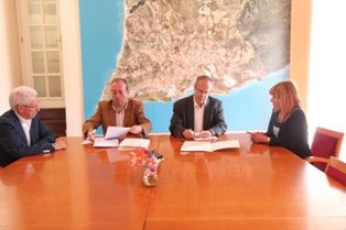 Gestão da piscina coberta de Sesimbra Câmara Municipal e GDS celebram protocolo